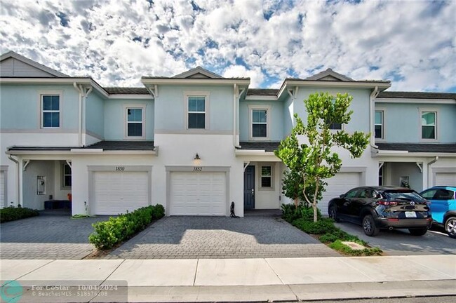 1852 Spoonbill Ct in Deerfield Beach, FL - Foto de edificio - Building Photo