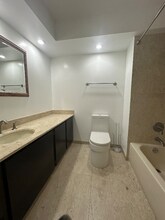 11 Island Ave in Miami Beach, FL - Foto de edificio - Building Photo