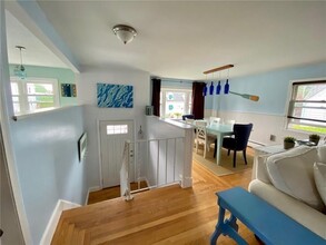 85 Eustis Ave in Newport, RI - Building Photo - Building Photo