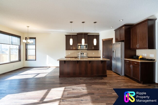 688 Panora Way NW in Calgary, AB - Building Photo - Building Photo