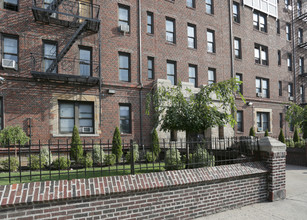 95 Linden Blvd in Brooklyn, NY - Building Photo - Building Photo