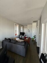 2354 N Elston Ave, Unit 3F in Chicago, IL - Foto de edificio - Building Photo