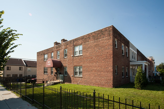 1120 Holbrook Terrace NE in Washington, DC - Building Photo - Building Photo