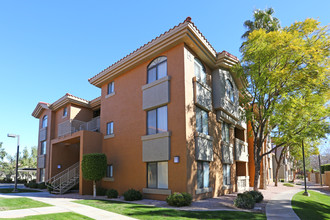 The Palms On Scottsdale in Tempe, AZ - Foto de edificio - Building Photo