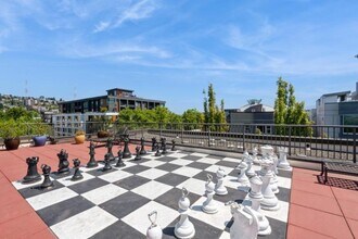 323 Queen Anne Ave N in Seattle, WA - Building Photo - Building Photo