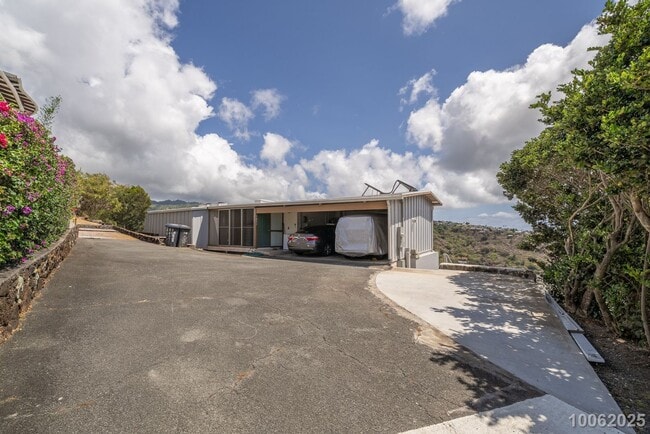 property at 1671 Kanalui St