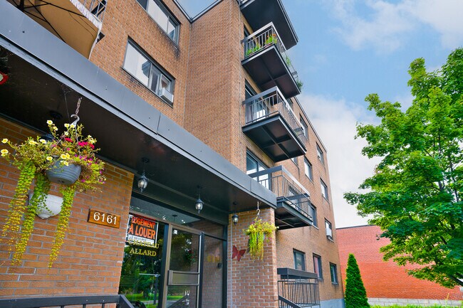 6161 Lasalle Boul in Verdun, QC - Building Photo - Building Photo