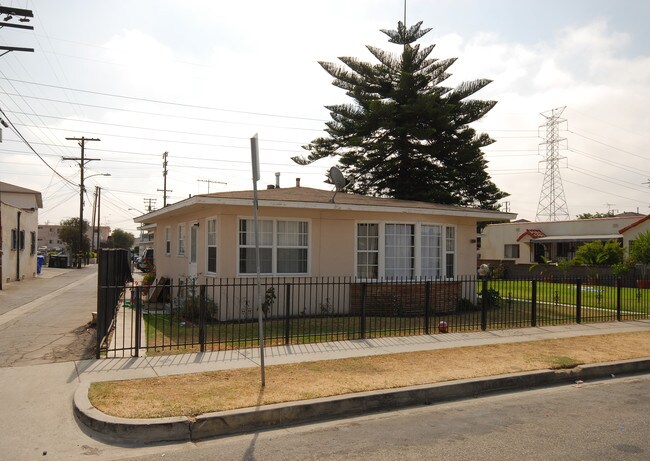 6418 Hollenbeck St in Huntington Park, CA - Foto de edificio - Building Photo