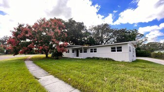 116 Alhambra Ave in Altamonte Springs, FL - Building Photo