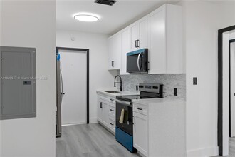 1325 NW 51st St in Miami, FL - Building Photo - Building Photo