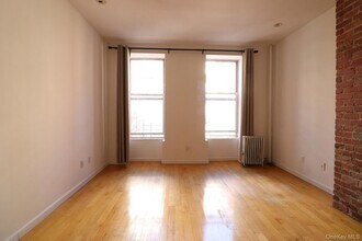 528 W 46th St, Unit 3-E in New York, NY - Building Photo - Building Photo