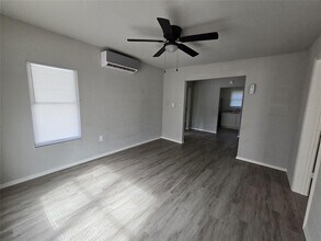 601 E Wright Ave in Baytown, TX - Building Photo - Building Photo