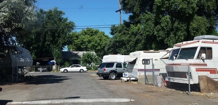 Rancho Mobile Home Park in Stockton, CA - Foto de edificio - Building Photo