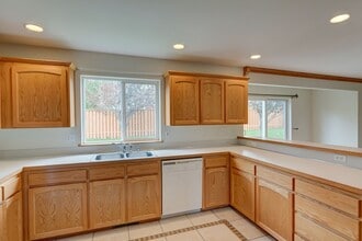 1730 NW Almond Loop in Oak Harbor, WA - Building Photo - Building Photo