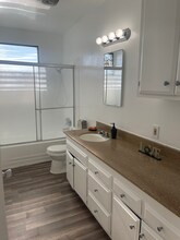555 Greenbrier Dr in Oceanside, CA - Building Photo - Building Photo