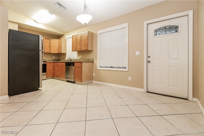 425 NW 4th St in Cape Coral, FL - Building Photo - Building Photo