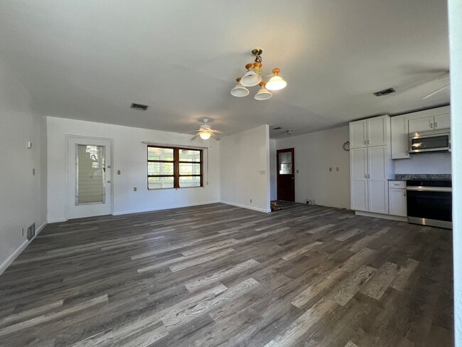 720 W Marion Ave in Punta Gorda, FL - Building Photo - Building Photo