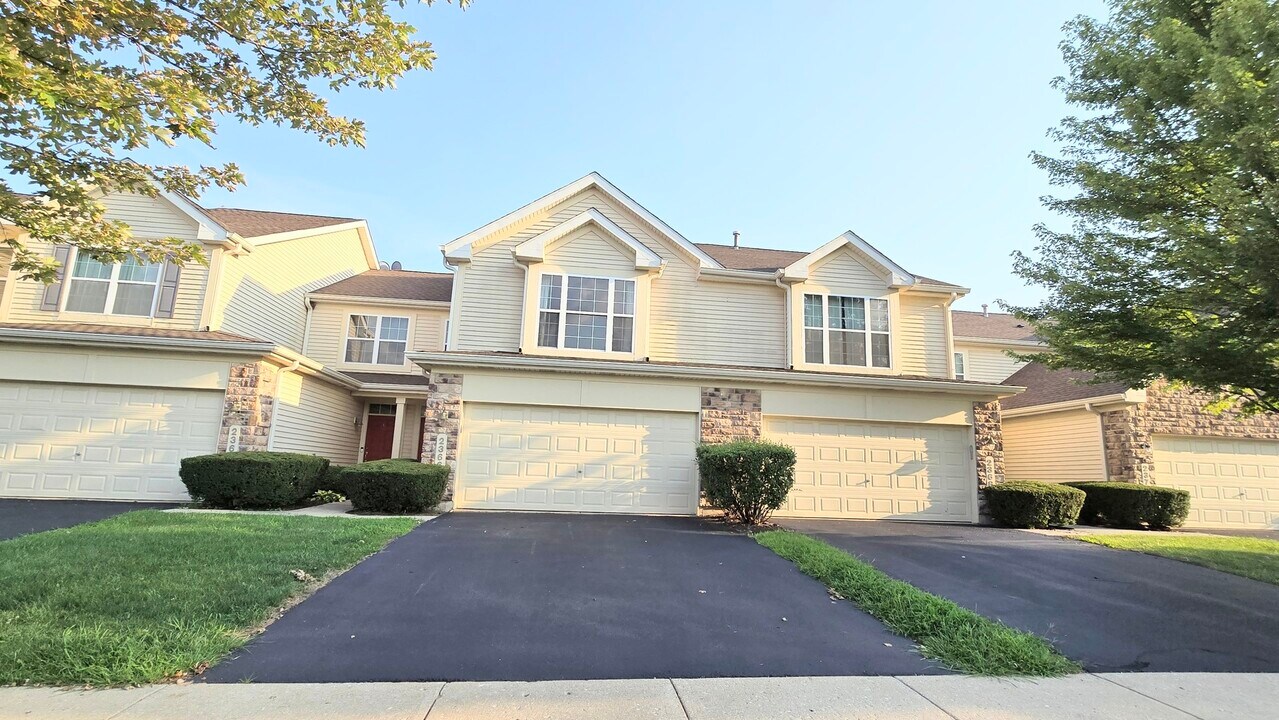 2366 Georgetown Cir in Aurora, IL - Building Photo