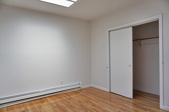 250 River St, Unit 250 in Waltham, MA - Foto de edificio - Building Photo