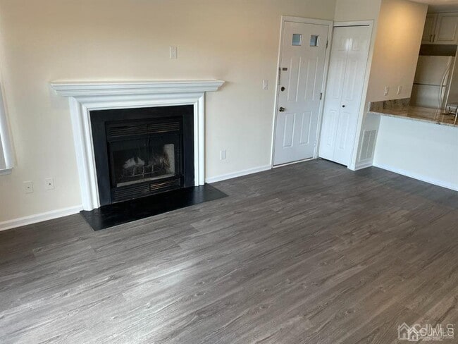 297 Cozzens Ct in East Brunswick, NJ - Building Photo - Building Photo