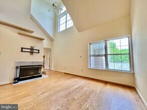 927 Hillside Lake Terrace in Gaithersburg, MD - Building Photo - Building Photo