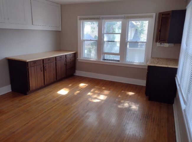 2023 S 24th St, Unit 2 in Lincoln, NE - Foto de edificio - Building Photo