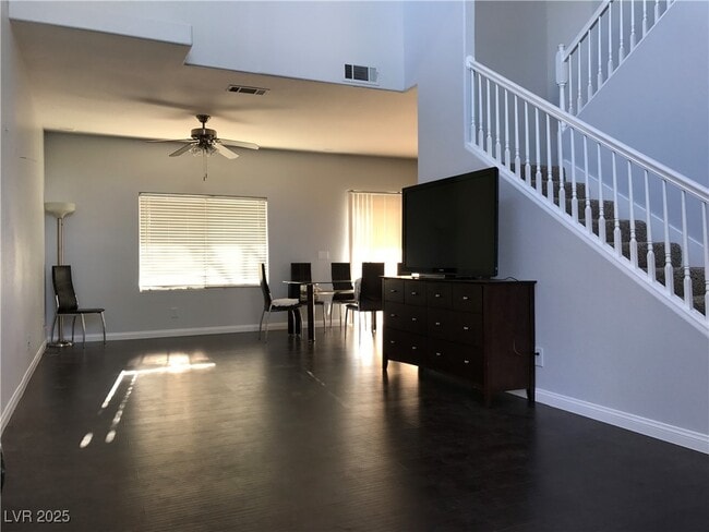 5423 Dancing Bear Dr in Las Vegas, NV - Building Photo - Building Photo