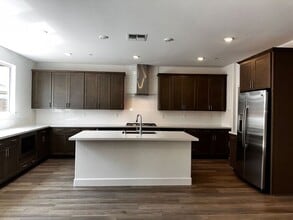 7032 Nystrom Wy in Roseville, CA - Building Photo - Building Photo