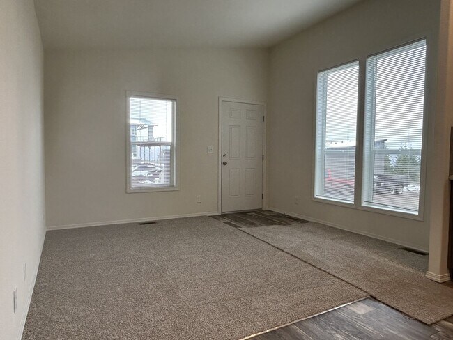 19017 Powers Creek Loop Rd NE in Silverton, OR - Building Photo - Building Photo