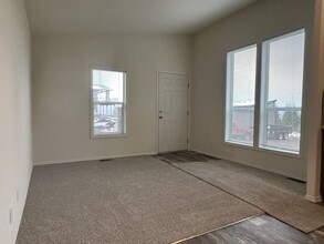 19017 Powers Creek Loop Rd NE in Silverton, OR - Building Photo - Building Photo