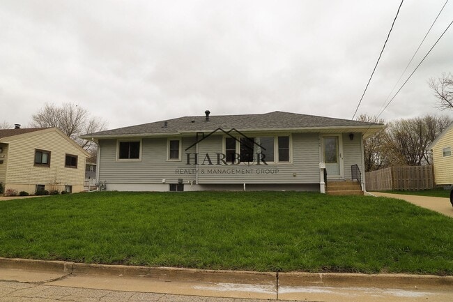 property at 826 12th Ave SE