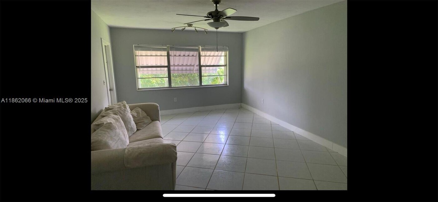 6720 Arbor Dr in Miramar, FL - Foto de edificio