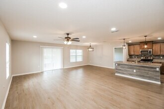 3227 Canyon Falls Dr in Green Cove Springs, FL - Foto de edificio - Building Photo