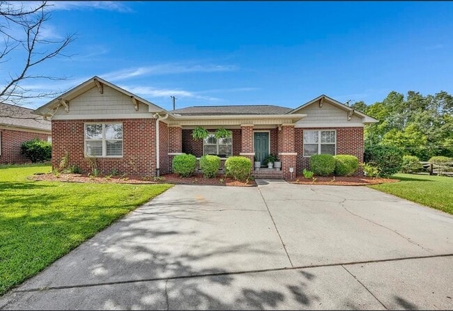 property at 1500 Heritage Cir SE