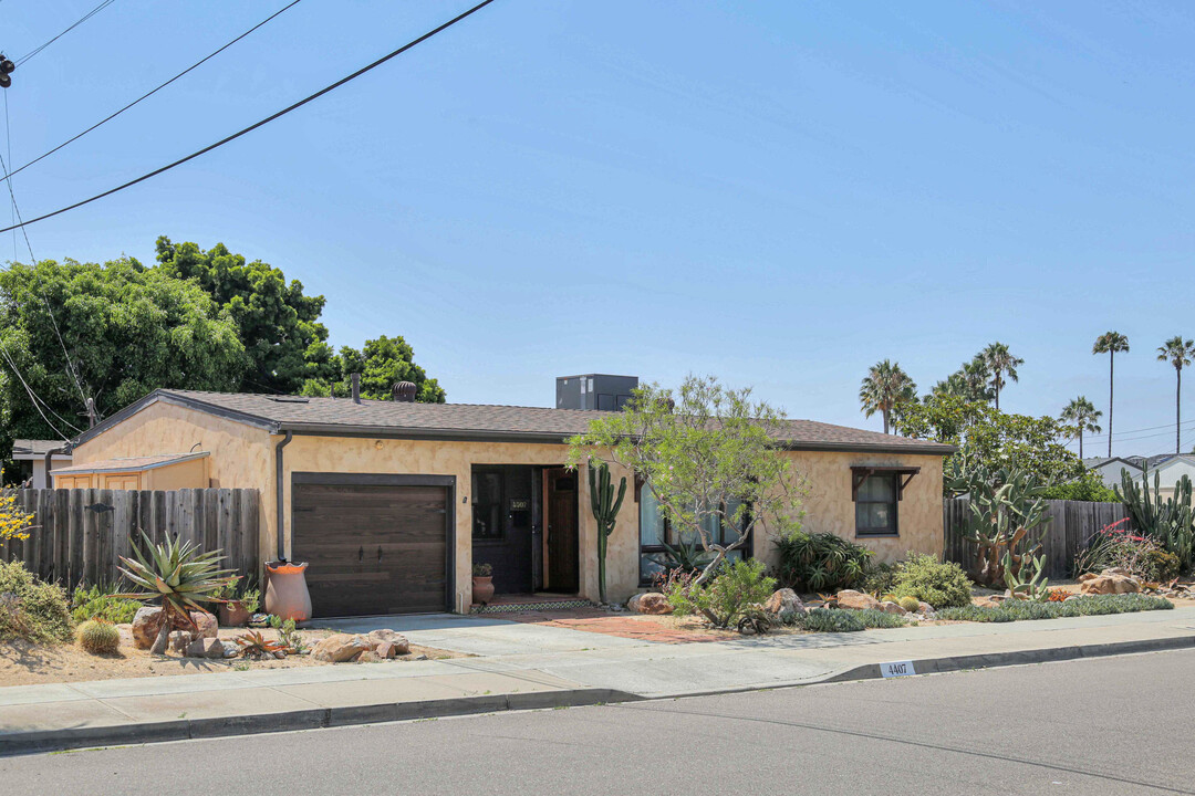 4407 Dakota Dr in San Diego, CA - Building Photo