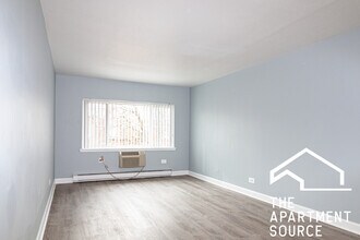 3825 N Pine Grove Ave in Chicago, IL - Building Photo - Building Photo