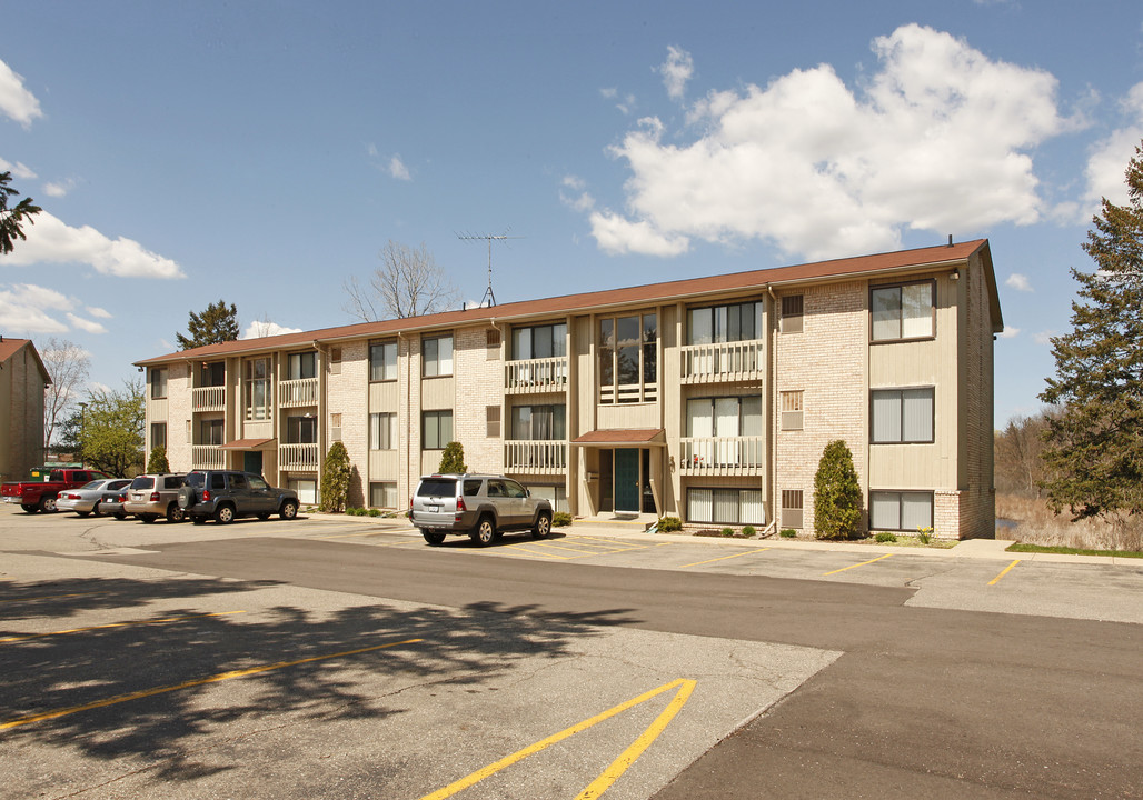 Ore Creek Apartments in Brighton, MI - Building Photo
