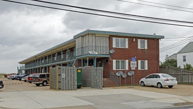 1362-1372 W Ocean View Ave in Norfolk, VA - Foto de edificio - Building Photo