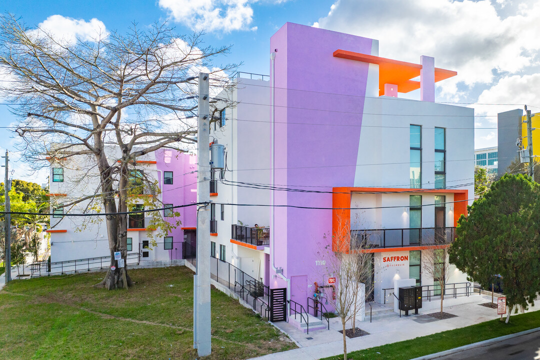 Saffron Apartments in Miami, FL - Foto de edificio