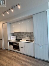 195 Commerce St in Vaughan, ON - Building Photo - Building Photo