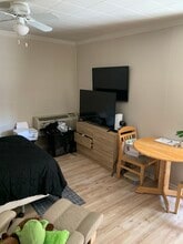 1050 E 8th St in Chico, CA - Foto de edificio - Building Photo