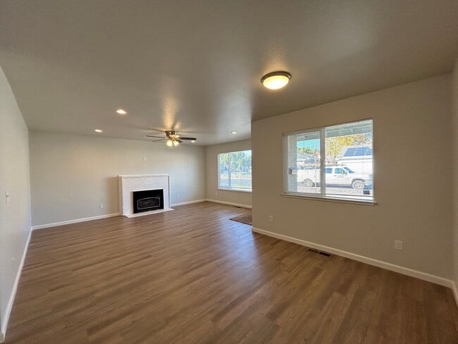 2843 Stormes Ave in Oroville, CA - Building Photo - Building Photo