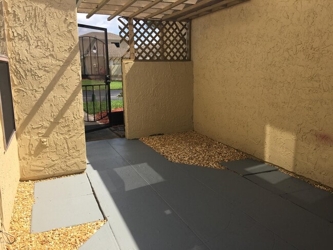 1011 Abada Ct NE in Palm Bay, FL - Building Photo - Building Photo