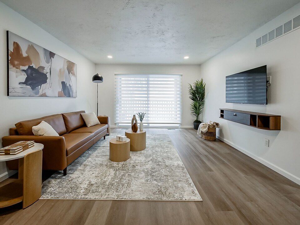 40355 Plymouth Rd in Plymouth, MI - Building Photo