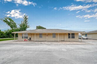 8430 Round Rock Dr in Houston, TX - Building Photo - Building Photo