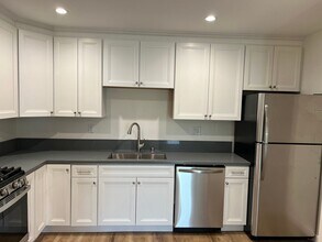 159 W 10th Ave in Escondido, CA - Building Photo - Building Photo