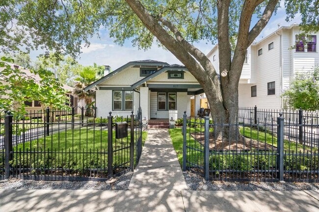 827 Ralfallen St in Houston, TX - Building Photo - Building Photo