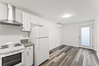 7561 De Soto Ave in Los Angeles, CA - Building Photo - Building Photo
