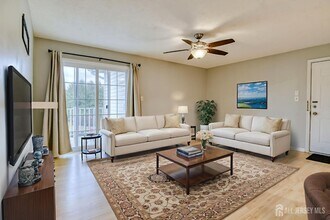 20 Pembrook Ave in North Brunswick, NJ - Building Photo - Building Photo