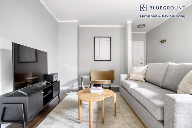 2752 Hampton Pkwy, Unit FL1-ID451 in Evanston, IL - Building Photo - Building Photo